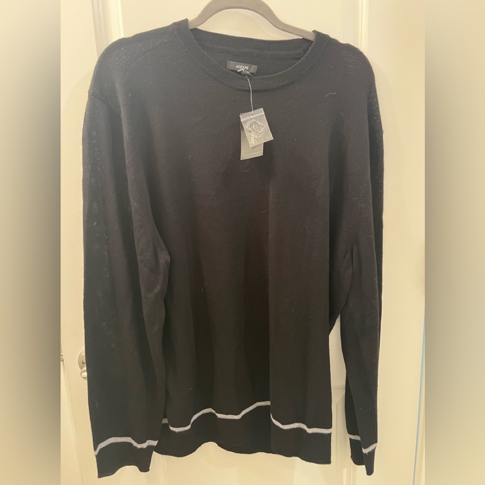 BRAND NEW Men’s Alfani Light Weight Sweater